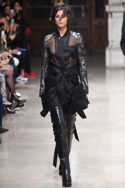 Look 14